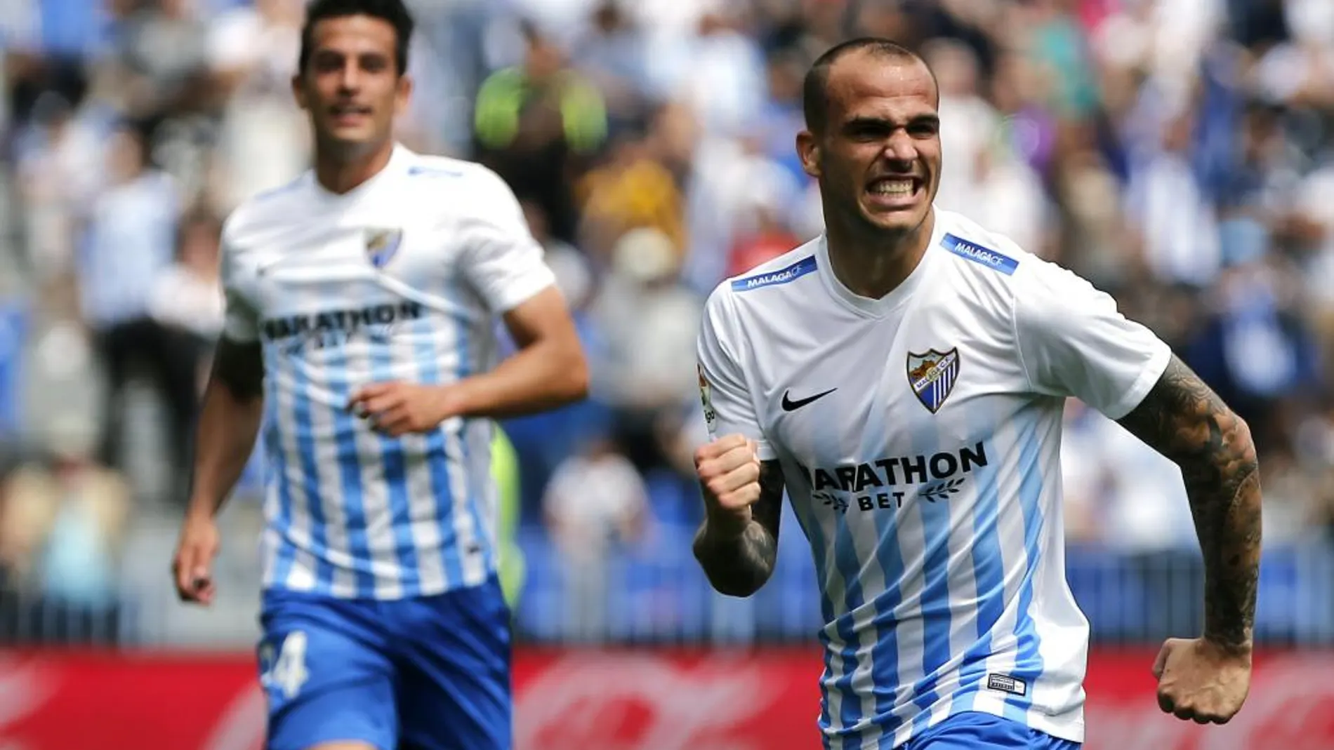 El delantero del Málaga Sandro Ramírez celebra su gol marcado ante el Valenci