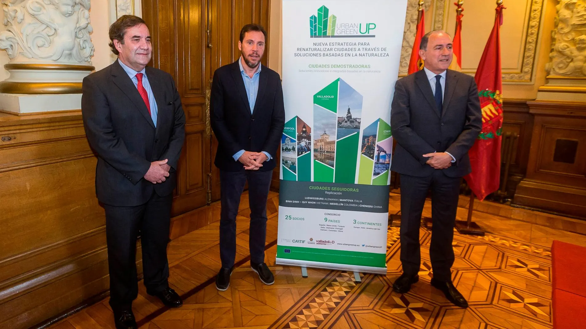 Óscar Puente presenta el proyecto junto al concejal Antonio Gato e Ignacio Castellote, representante de El Corte Inglés