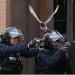 Policías durante la operación antiterrorista en Saint Denis