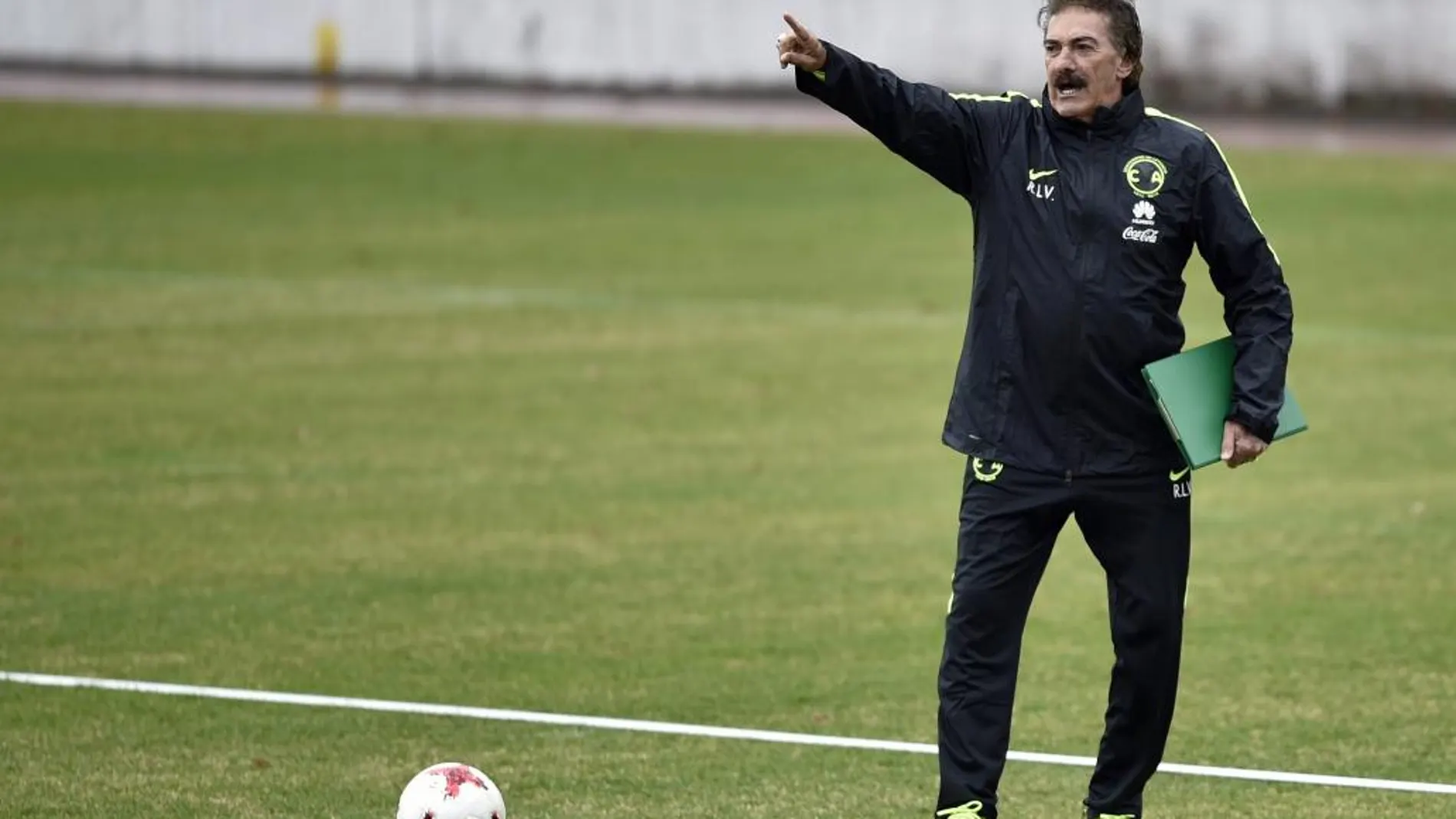 La Volpe, en el último entrenamiento del América en Yokohama