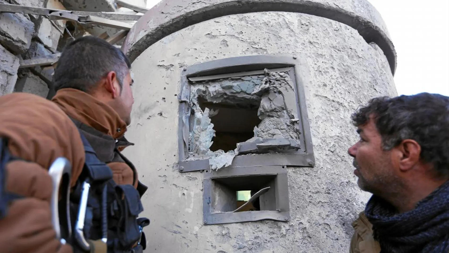 El atentado con coche-bomba y el asalto a la embajada en Kabul se produjeron el 11 de diciembre de 2015