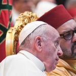 El Papa Francisco junto al rey de Marruecos Mohamed VI en Rabat. EFE/EPA/CIRO FUSCO