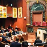 La consejera de Familia e Igualdad de Oportunidades, Violante Tomás (de amarillo), ayer durante la presentación del proyecto de Presupuestos para el próximo ejercicio