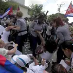  Detenidas 40 «Damas de Blanco» y una docena de disidentes en La Habana