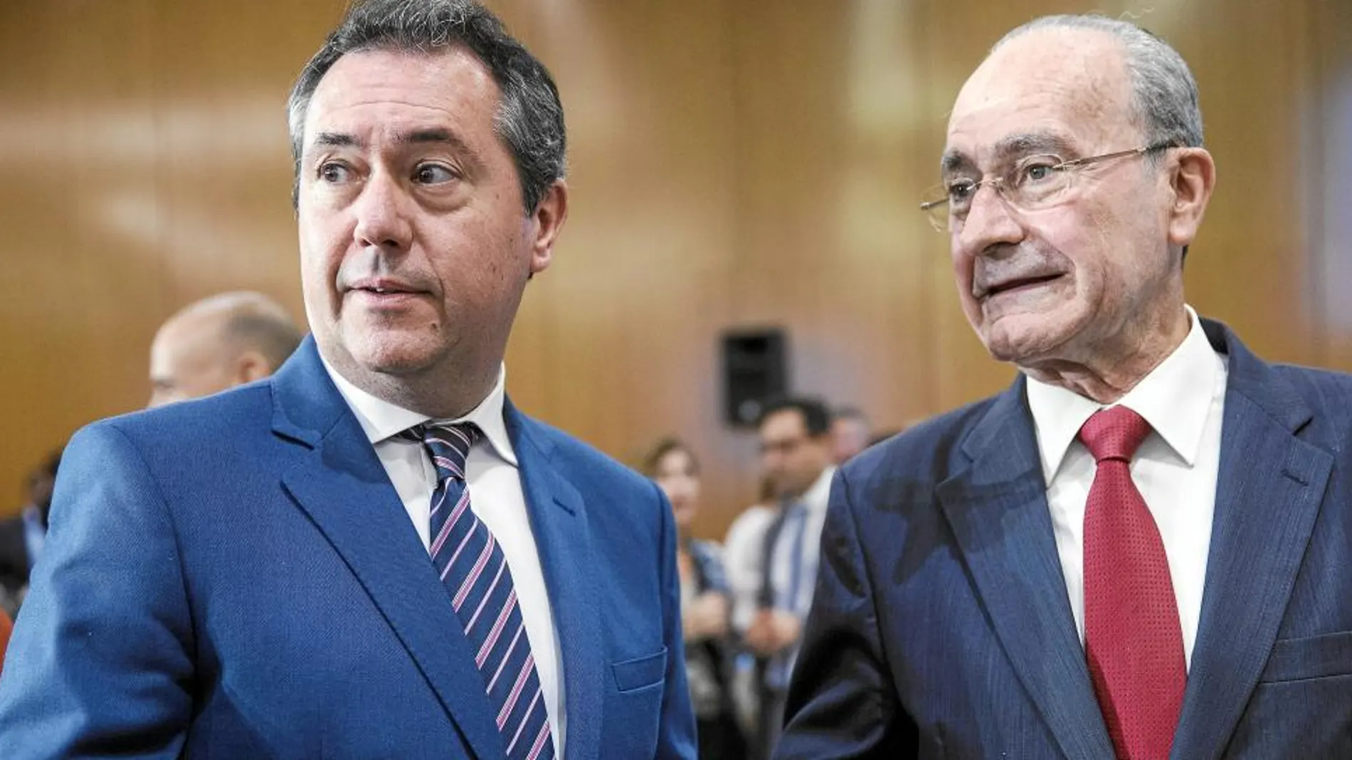 Juan Espadas y Francisco de la Torre, durante el encuentro coloquio mantenido ayer en Málaga