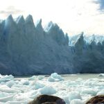 Vista del glaciar Perito Moreno, situado en el sur de Argentina, hoy, martes 8 de marzo de 2016. El enorme glaciar comenzó hoy el proceso hacia su cíclica ruptura, un espectáculo basado en el desmoronamiento de grandes masas de hielo que aglutina a miles de turistas y que no se producía desde 2012.