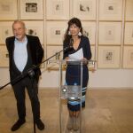La concejala de Cultura y Turismo, Ana Redondo, presenta la colección junto al director de la Academia Nacional de Calcografía y especialista en la obra de Picasso, Juan Bordes