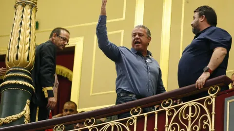 Varios representantes de los estibadores, en la tribuna de invitados, durante el pleno en el Congreso de los Diputados.