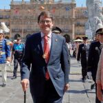 El alcalde de Salamanca, Alfonso Fernández Mañueco, preside el desfile junto a sus concejales