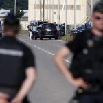 La policía científica en el lugar del atentado terrorista en los alrededores de la fábrica en Isere en Saint-Quentin-Fallavier el pasado 26 de junio de 2015