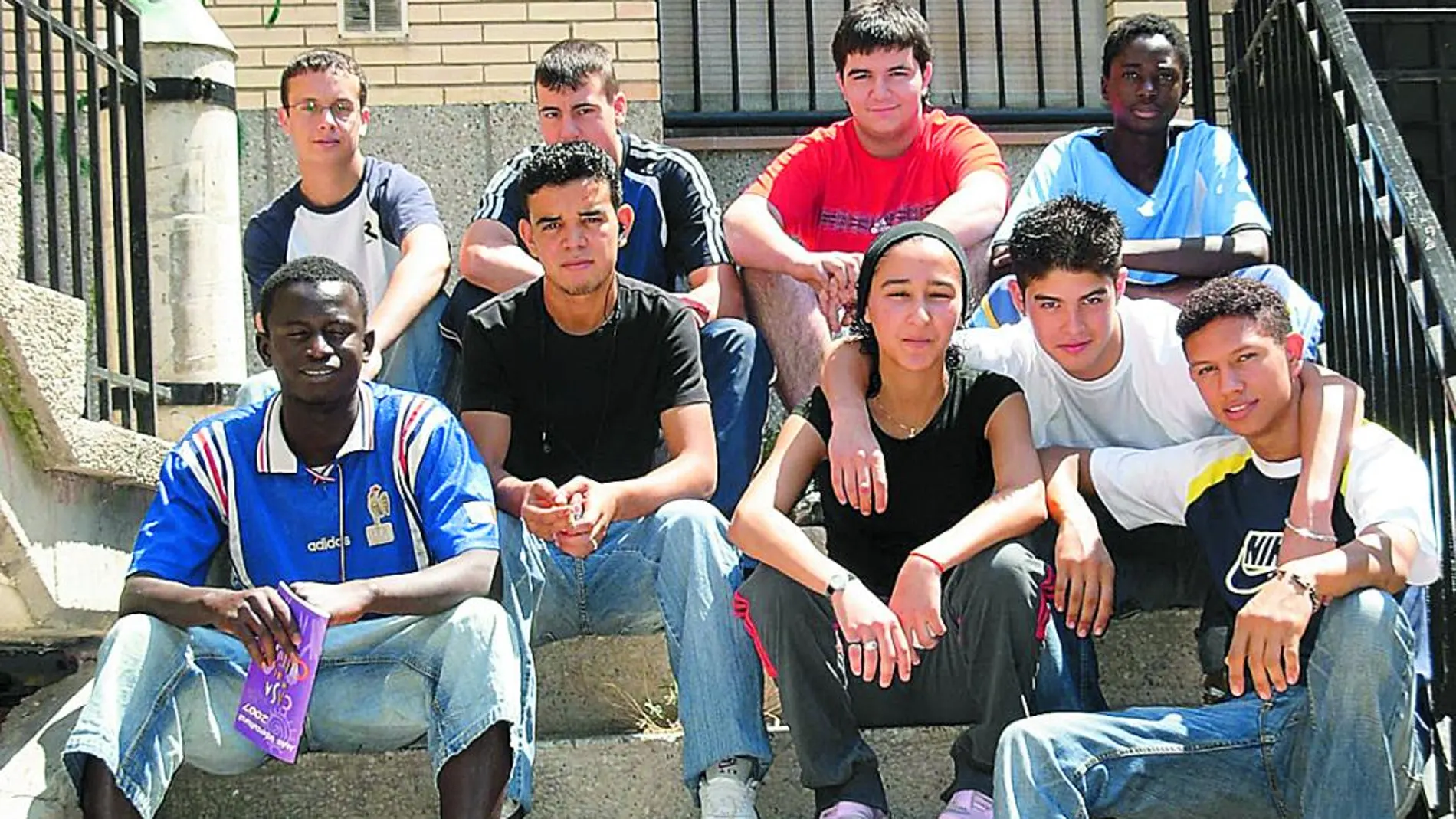 En la imagen, un grupo de adolescentes inmigrantes, en Barcelona