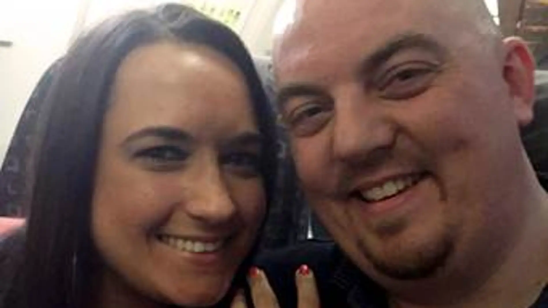 Un pasajero propone matrimonio a su novia en un vuelo entre Londres y Mallorca
