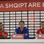 El entrenador de la selección española Julen Lopetegui, con David De Gea y Thiago Alcantara en rueda de prensa