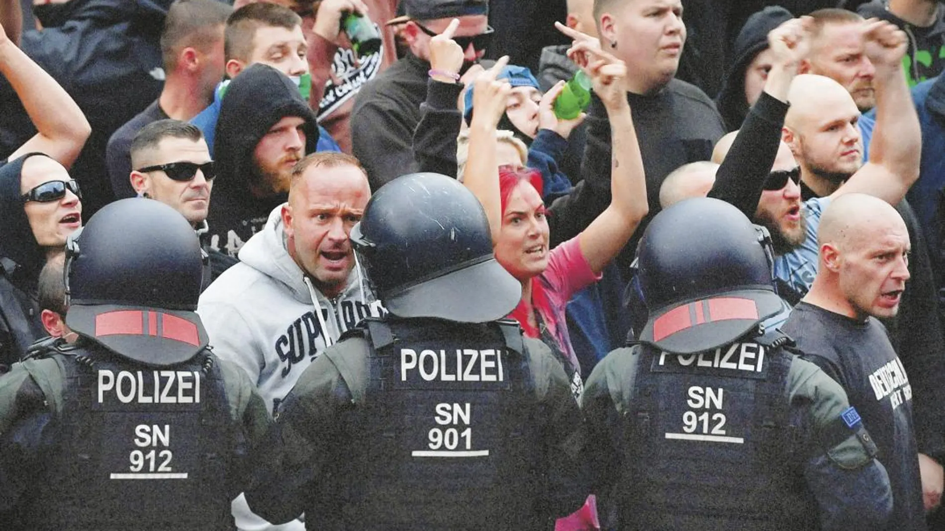 Decenas de manifestantes ultras participaron esta semana en varias marchas de protesta en la ciudad de Chemnitz, al este de Alemania, contra la llegada de inmigrantes