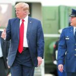 El presidente Donald Trump, en la base de Andrews antes de tomar ayer el Air Force One camino de Pensilvania