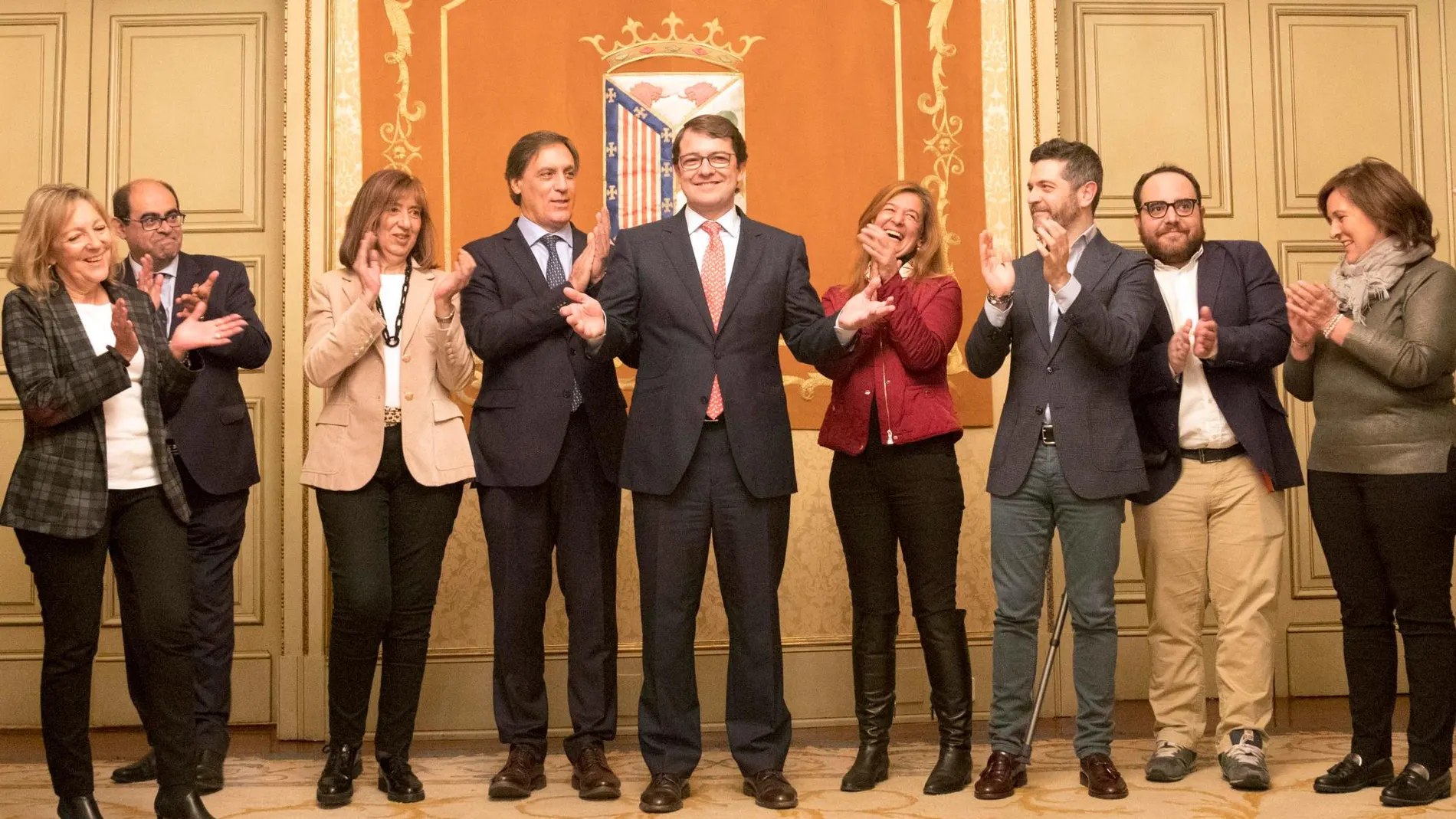 El alcalde de Salamanca, Alfonso Fernández Mañueco, se despide arropado por su equipo