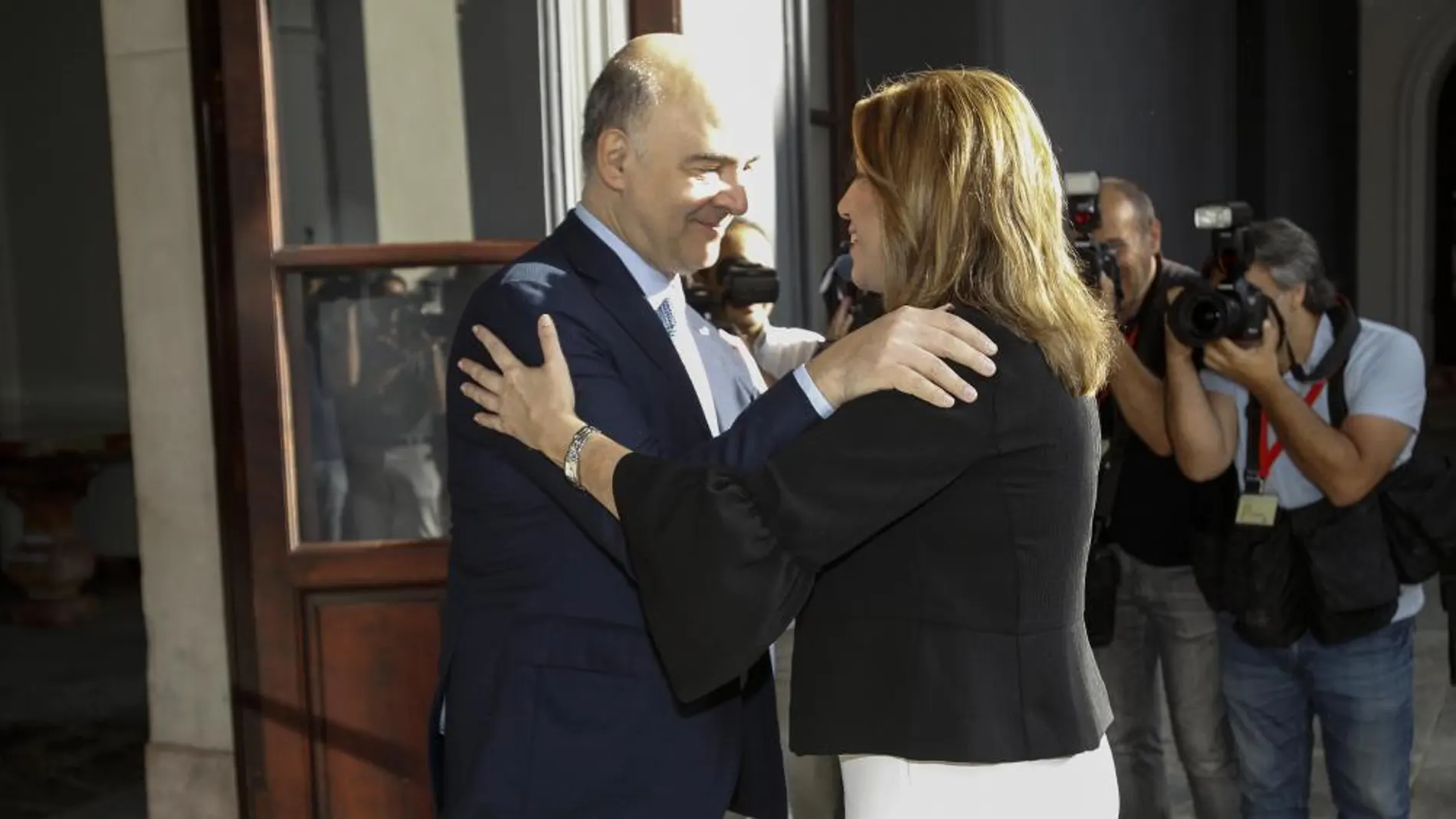 Susana Díaz recibe al comisario europeo Pierre Moscovici