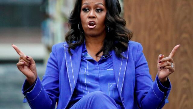 La ex primera dama, Michelle Obama, en su primer día de «gira» de presentación de sus memorias en Chicago, Illinois / Foto: Reuters