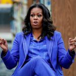 La ex primera dama, Michelle Obama, en su primer día de «gira» de presentación de sus memorias en Chicago, Illinois / Foto: Reuters