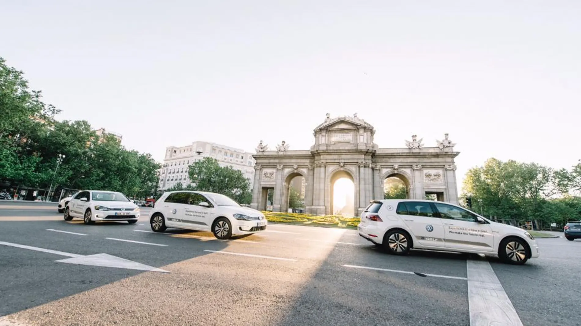 La explanada de Nuevos Ministerios de Madrid ha sido el escenario elegido para acercar la electromovilidad de Volkswagen al público madrileñ