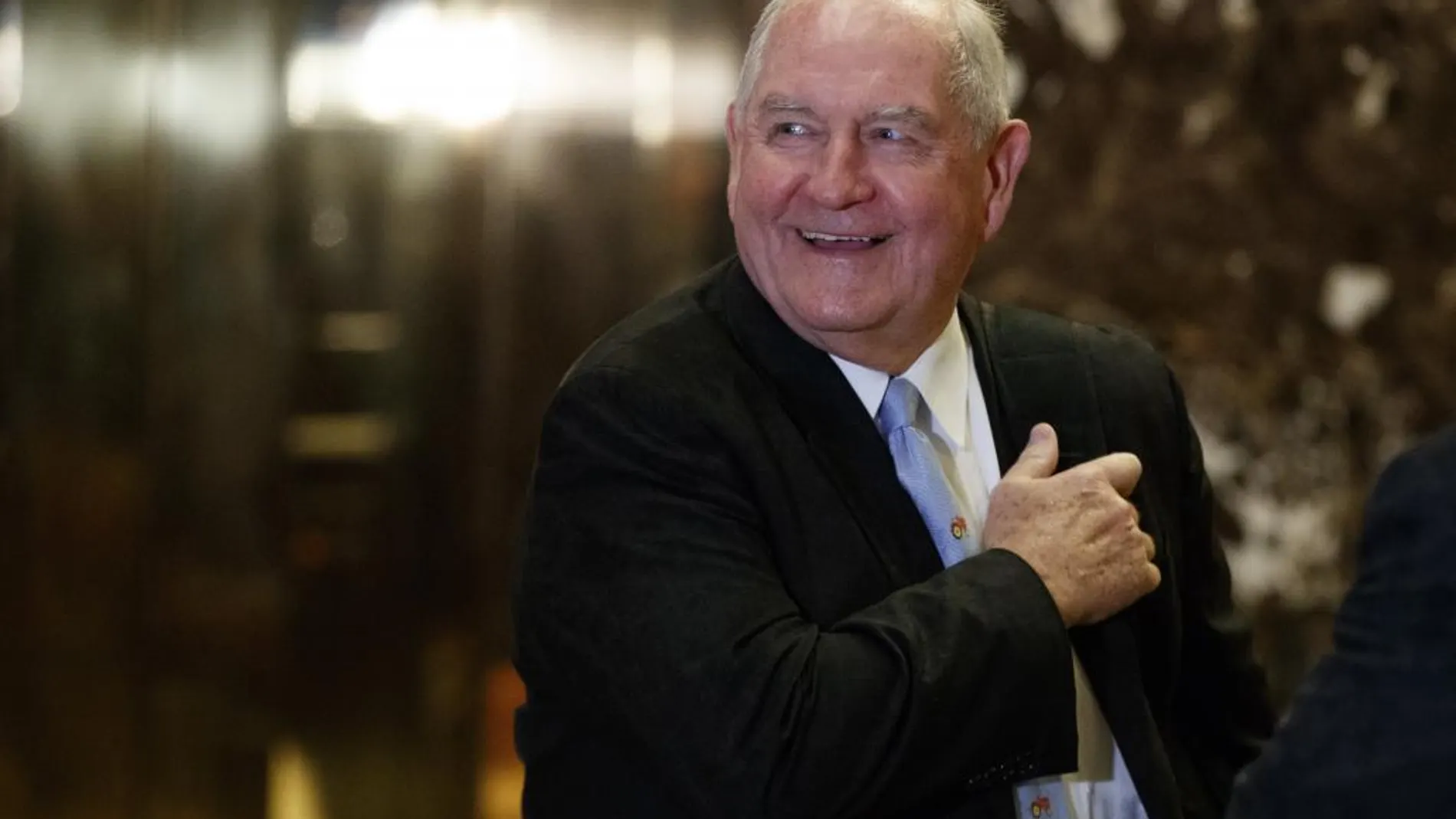 Imagen del 30 de noviembre pasado, de Sonny Perdue, durante un encuentro con Tramp en la Torre Trump de Nueva York