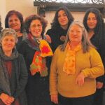 Foto de familia de los artesanos y pintores fundadores de esta nueva asociación cultural de la provincia de León