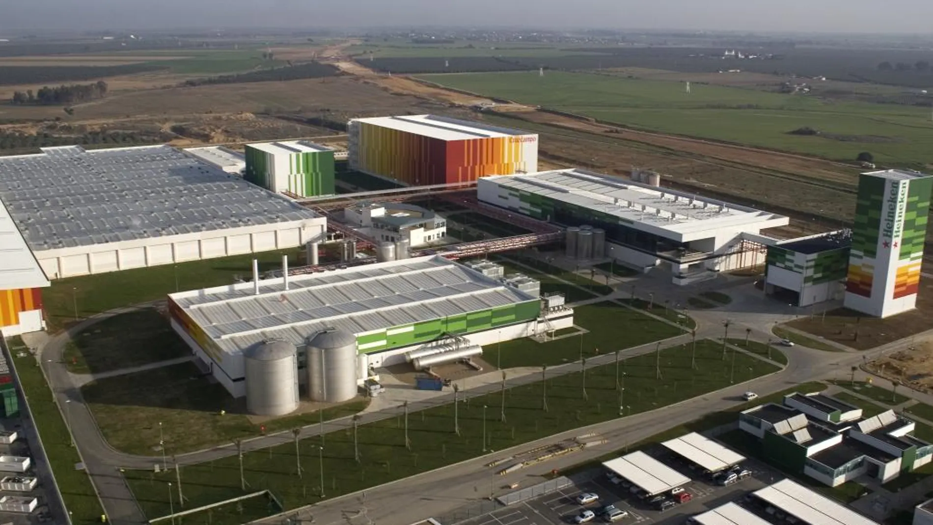 Vista aérea de la fábrica sevillana, inaugurada en 2008