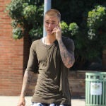Justin Bieber se niega a sacarse una foto con una fan que llevaba 12 horas frente a su casa