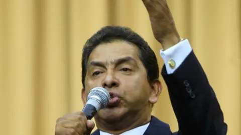 «Correa es una copia ampliada y mejorada de Chávez»