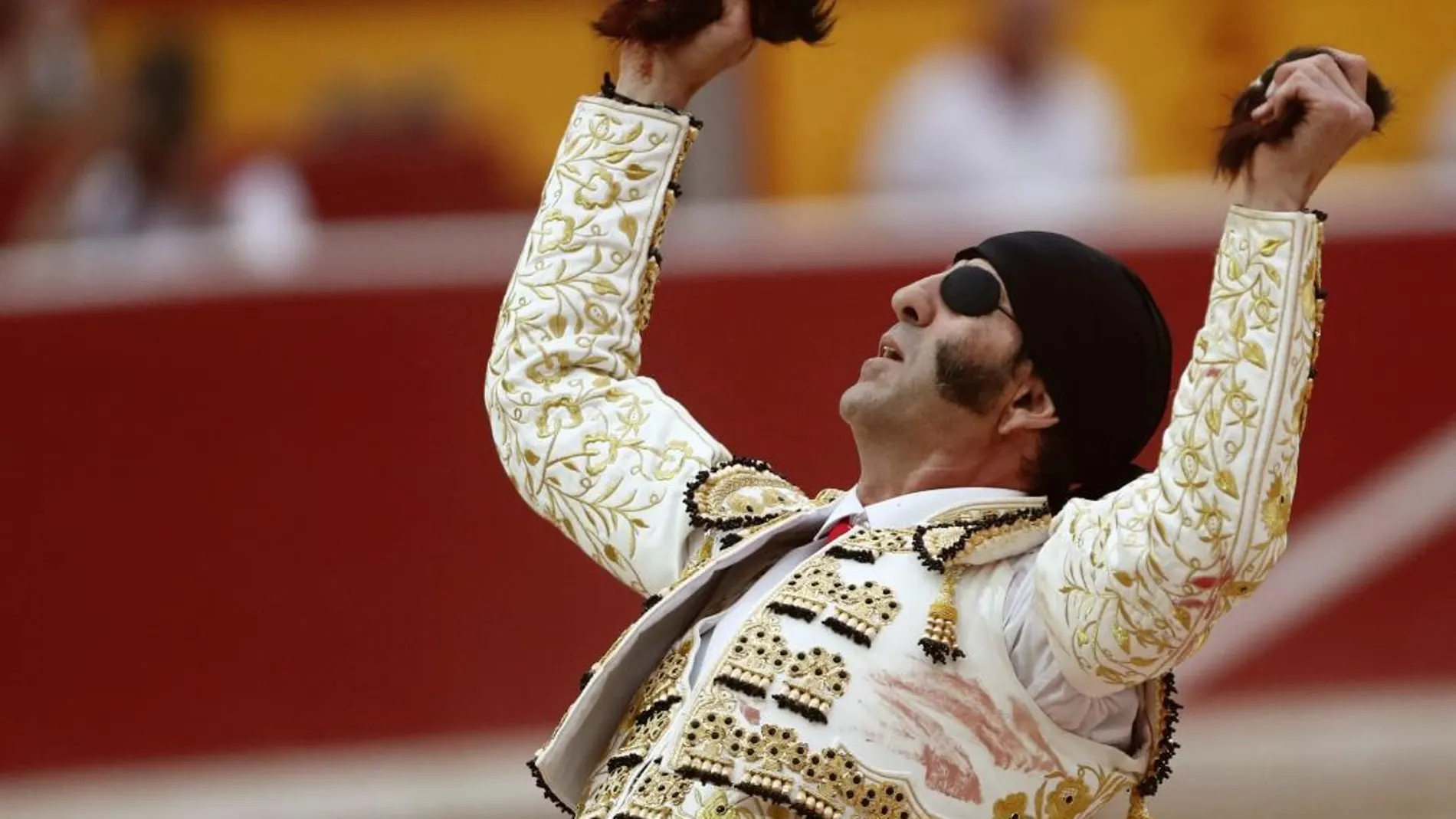 Juan José Padilla celebra su triunfo en Pamplona