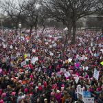 Miles de mujeres han llegado a Washington para marchar contra Donald Trump en una de las protestas más concurridas de la historia de EE UU