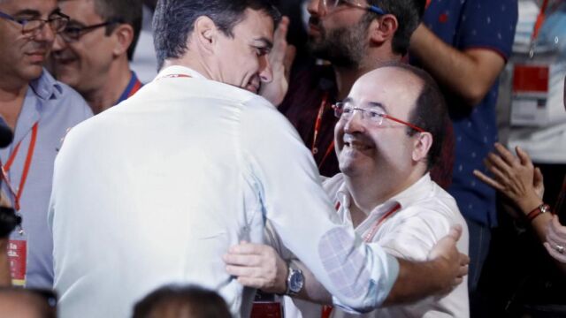 El líder del PSOE, Pedro Sánchez, con el líder del PSC, Miquel Iceta