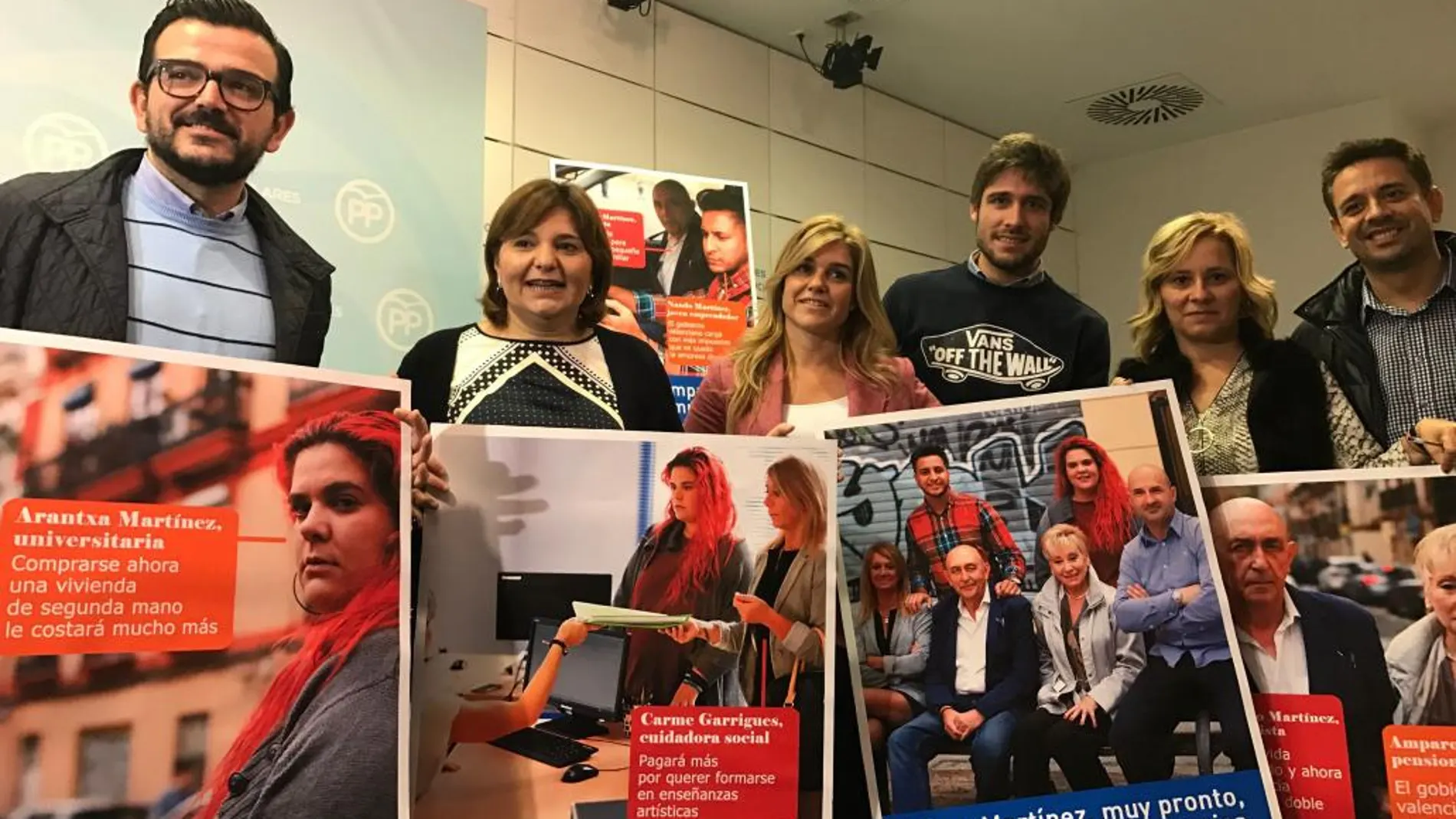 La presidenta del PPCV, Isabel Bonig, junto a todo su equipo, ayer durante la presentación de la campaña