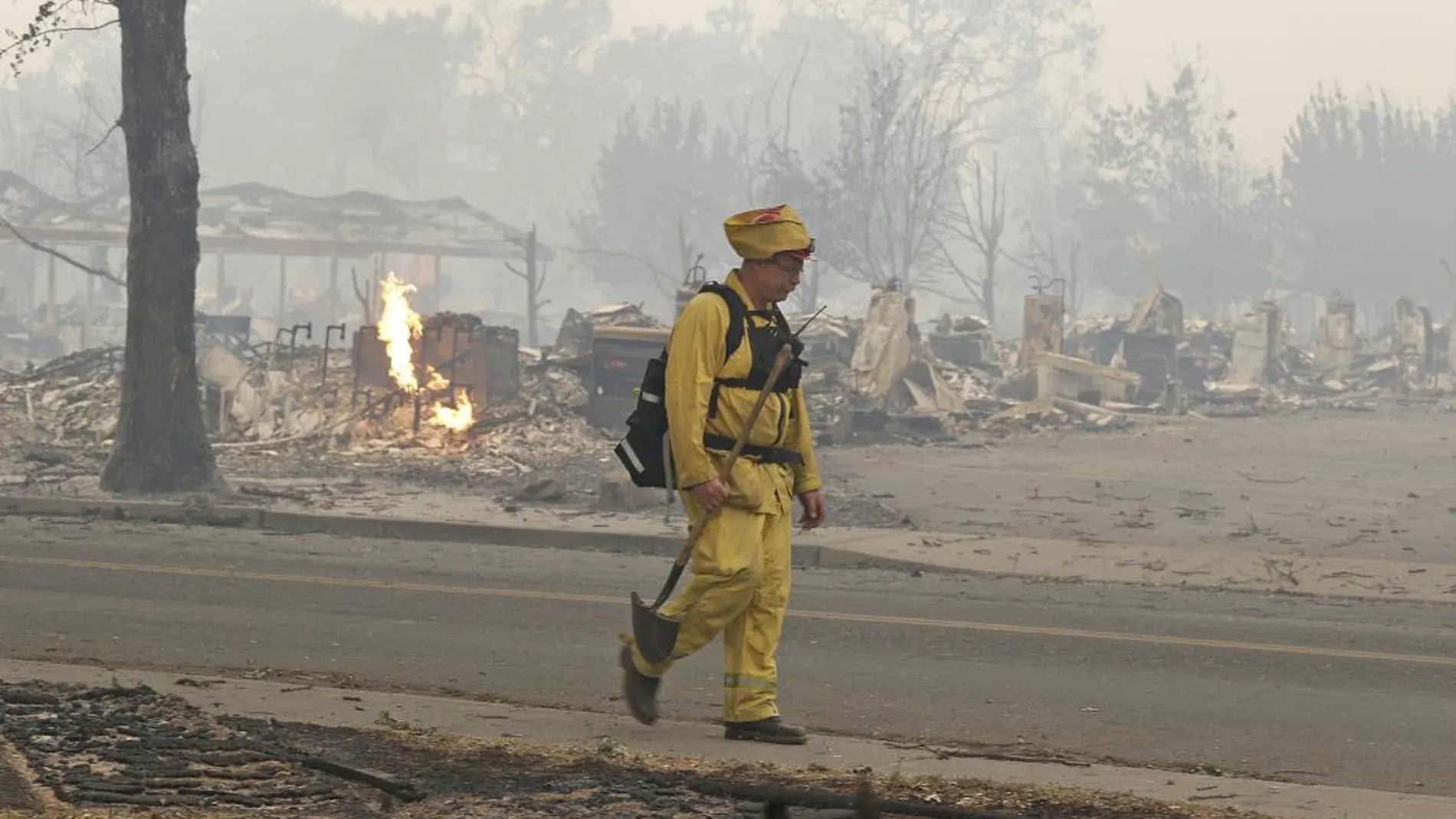 Los incendios al norte de California dejan un muerto y arrasan 25.000 hectáreas