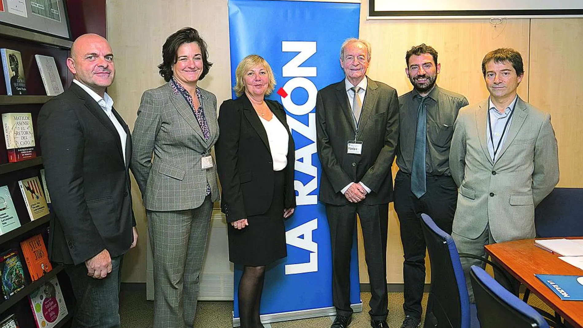 De izquierda a decha, los cuatro ponentes: José Luis Nebot, «country service manager» de Acer Ibérica; María Luisa Merino, gerente de la Asociación Española de Expertos en Relación con Clientes (Aeerc); Nathalie Woronko, directora de la relación con los clientes de Cofidis, y Lluís Martínez Camps, «customer counsel» de Suez (Water Management)