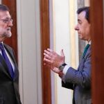 Mariano Rajoy y el coordinador general del PP, Fernando Martínez-Maillo, ayer, en el Congreso de los Diputados