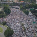 Vista general de la multitudinaria manifestación hoy, miércoles 26 de octubre de 2016, denominada "Toma de Venezuela".