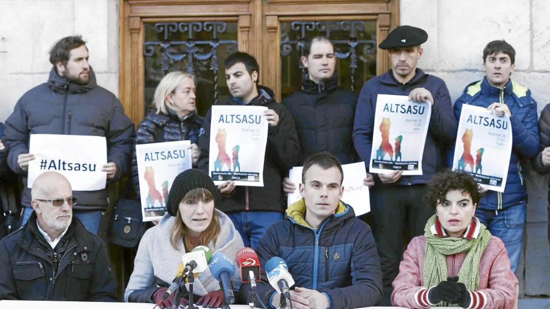 Un grupo de alcaldes abertzales del norte de Navarra presentaron ayer su adhesión a la manifestación de mañana