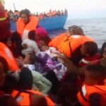 Guardacostas italianos coordinan el rescate de 5.000 personas en el Mediterráneo