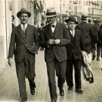 Jiménez Fraud, izquierda, y Moreno Villa pasean por Málaga