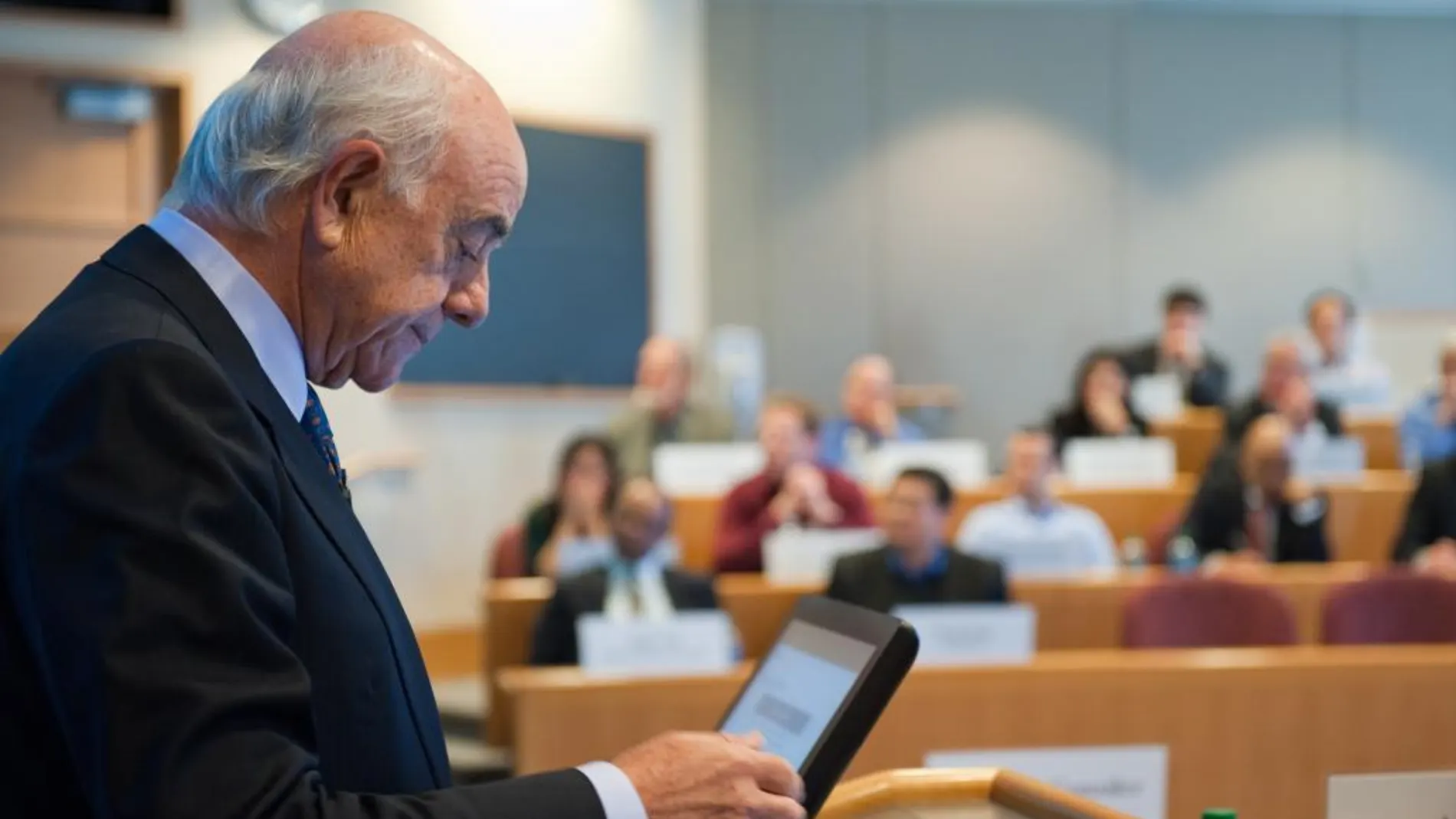 Francisco González presenta la transformación digital de BBVA a los profesores de la Harvard Business School