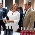 Milagros Marcos visita Los Palacios del Vino junto a Javier Lacalle, entre otros