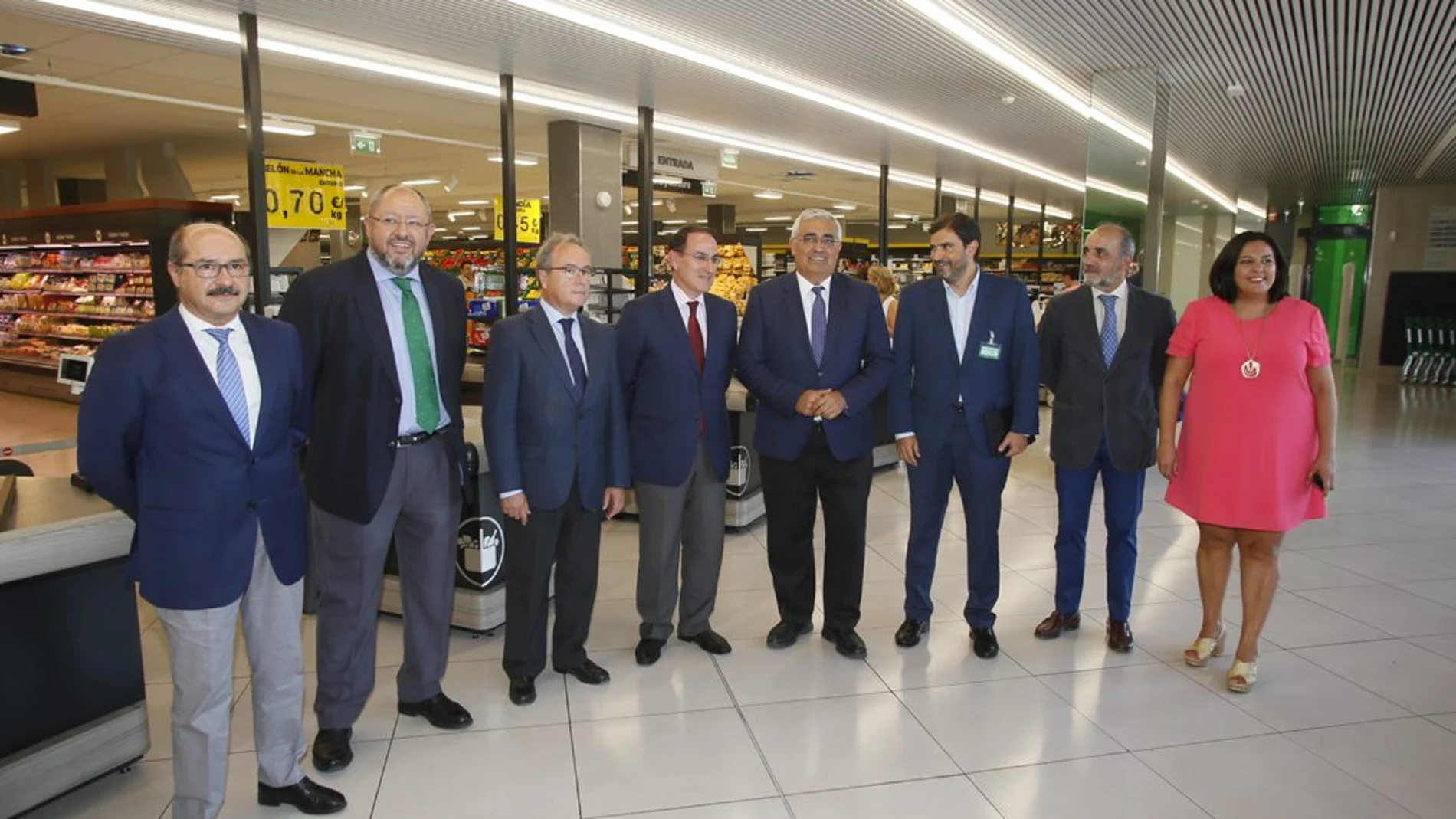 Tras la firma del acuerdo, visitaron el centro de coinnovación de Mercadona en Córdoba capital