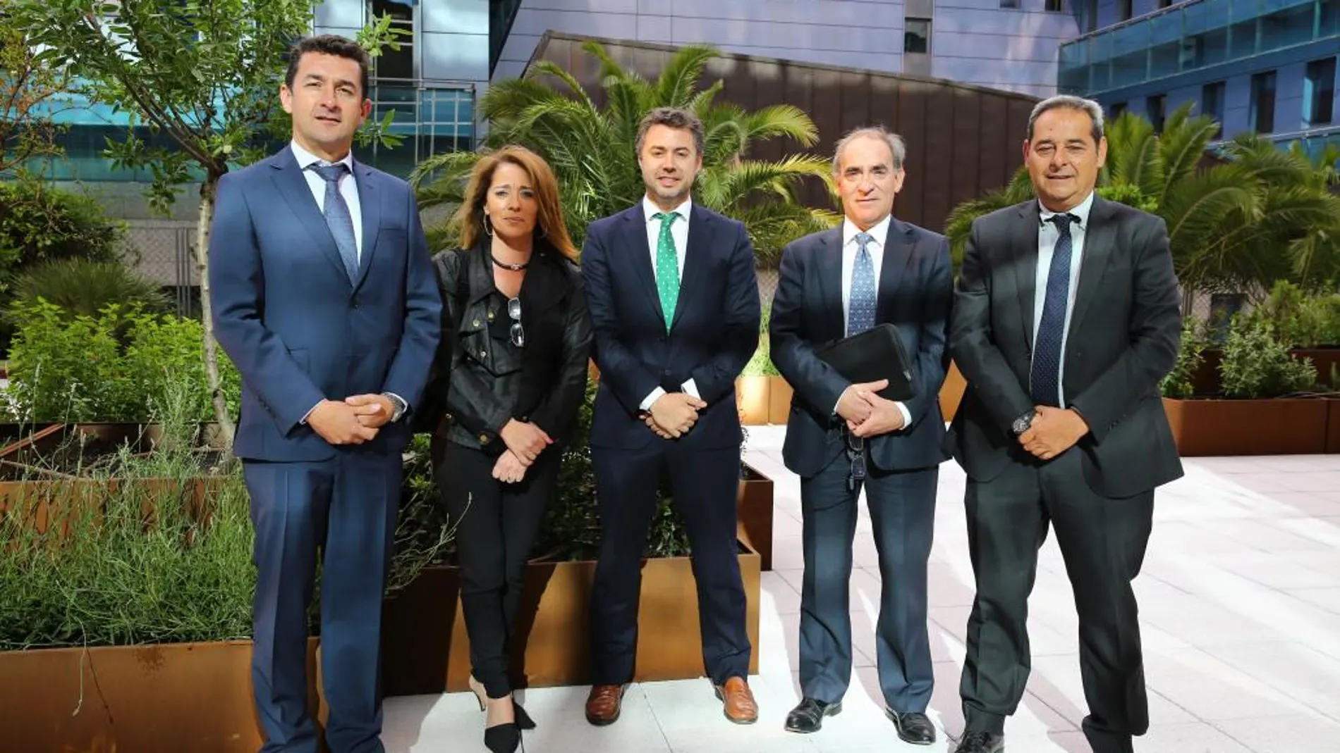 De izquierda a derecha: Tomás Santa Cecilia, Mónica Colás, Ramón Ledesma, Ángel Aguilar y José María Quesada