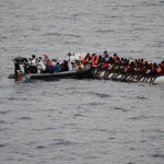 Imagen de la embarcación rescatada por la fragata española