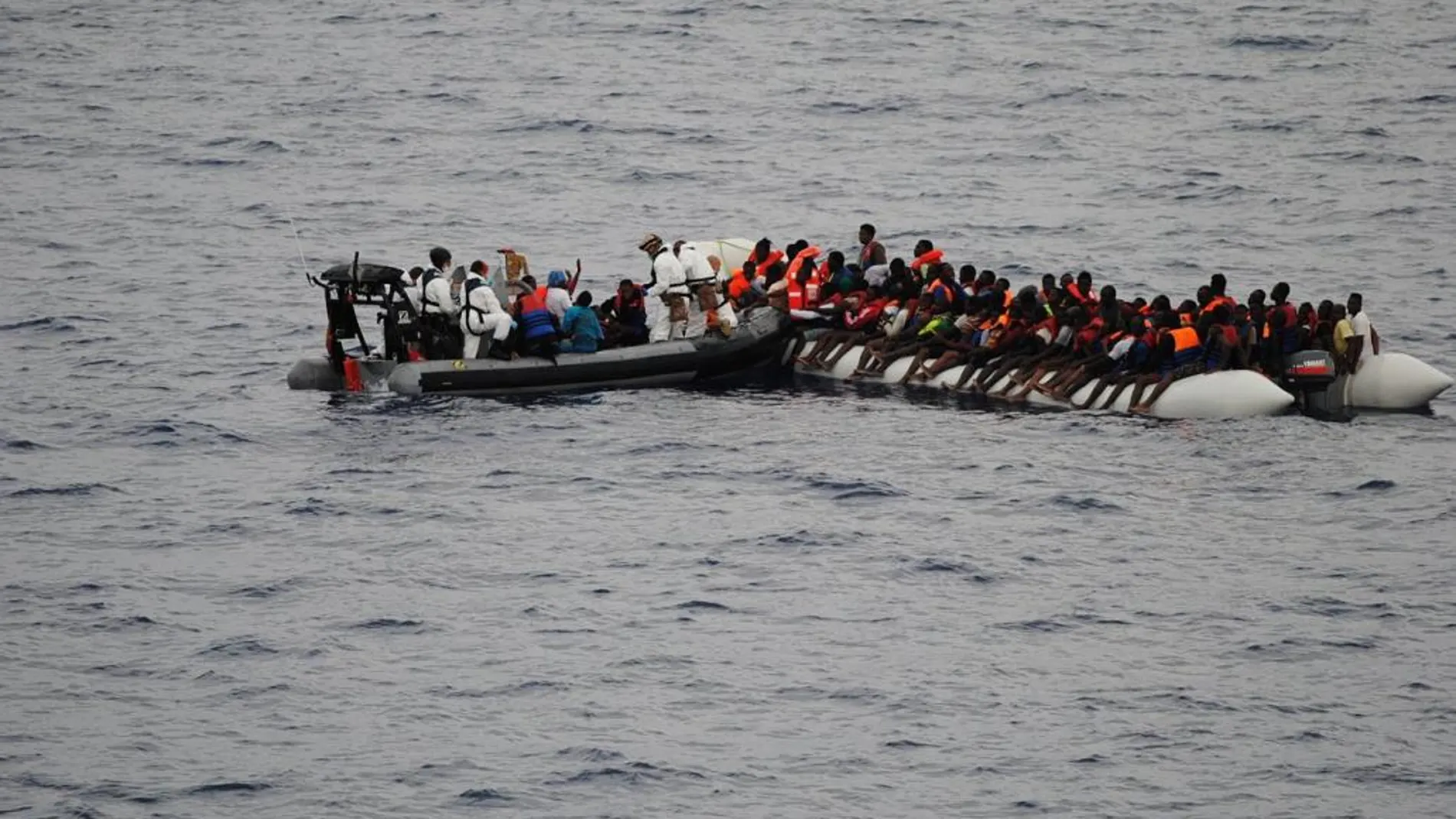 Imagen de la embarcación rescatada por la fragata española