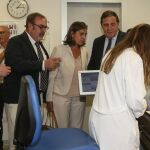Los consejeros Fernando Rey y Antonio María Sáez Aguado en una visita a las aulas del Hospital Clínico de Valladolid