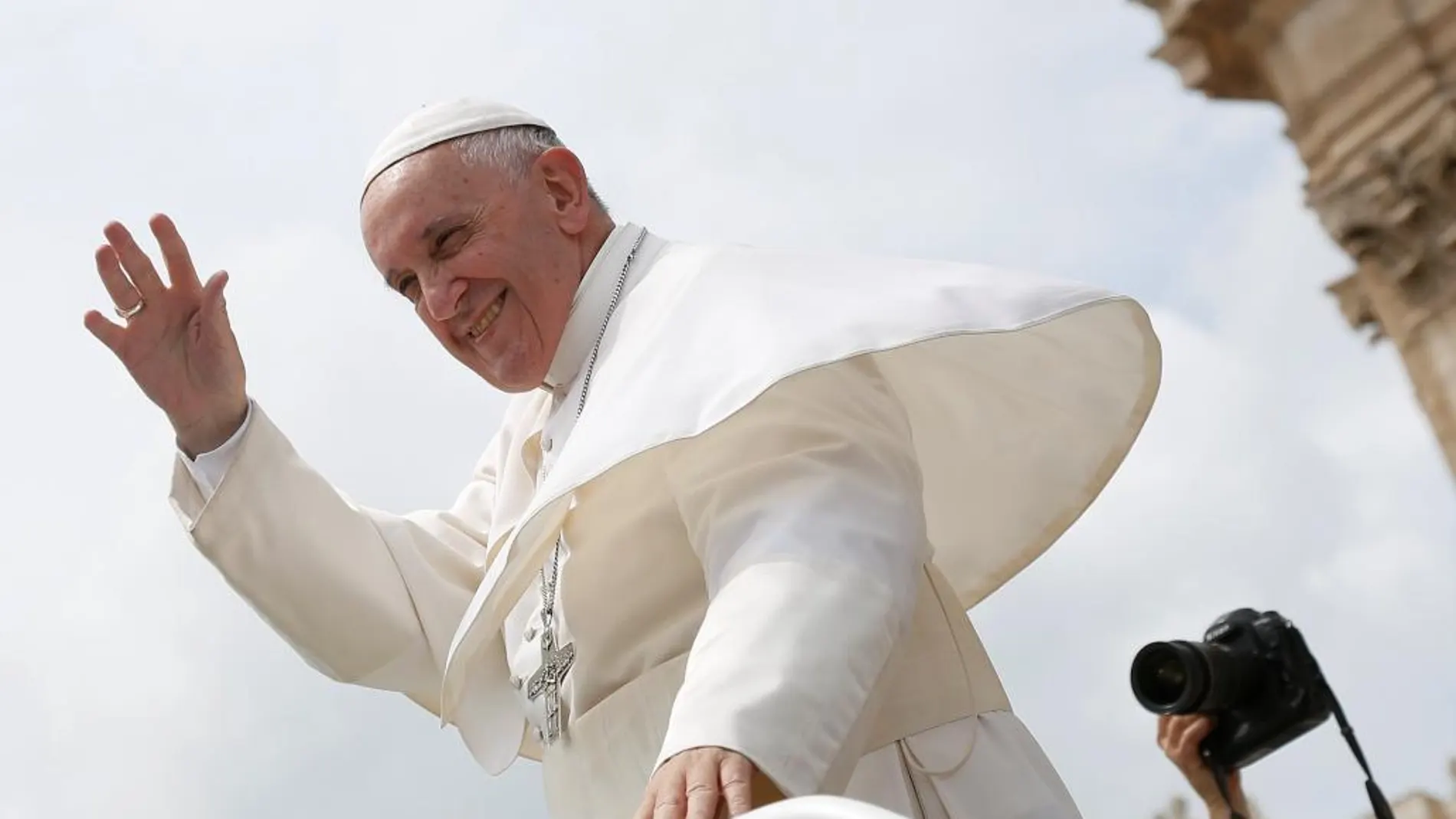 El Papa durante una audiencia en la Plaza de San Pedro