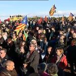 Miles de personas han acudido a la prisión/Foto y vídeo: Atlas