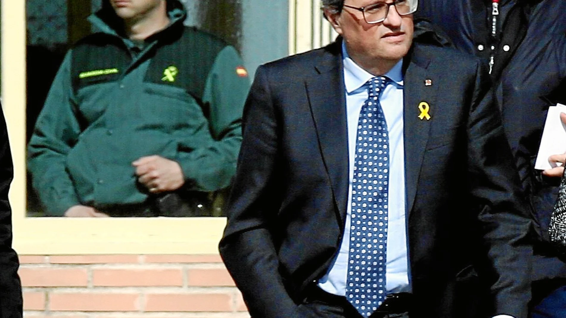 Quim Torra, ayer, a las puertas de la prisión de Soto del Real / Foto: Rubén Mondelo